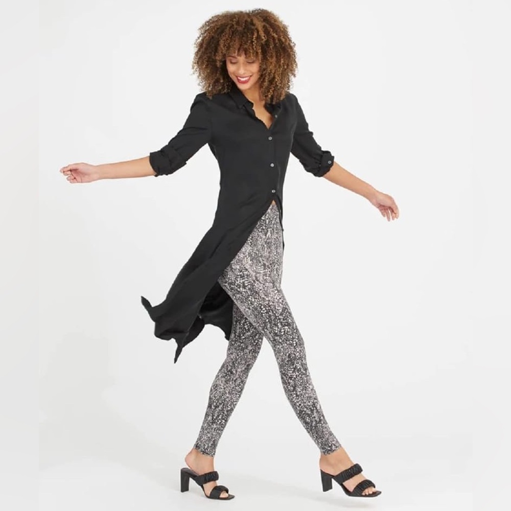 🔥 SPANX pants Leggings Snake MEDIUM back pockets